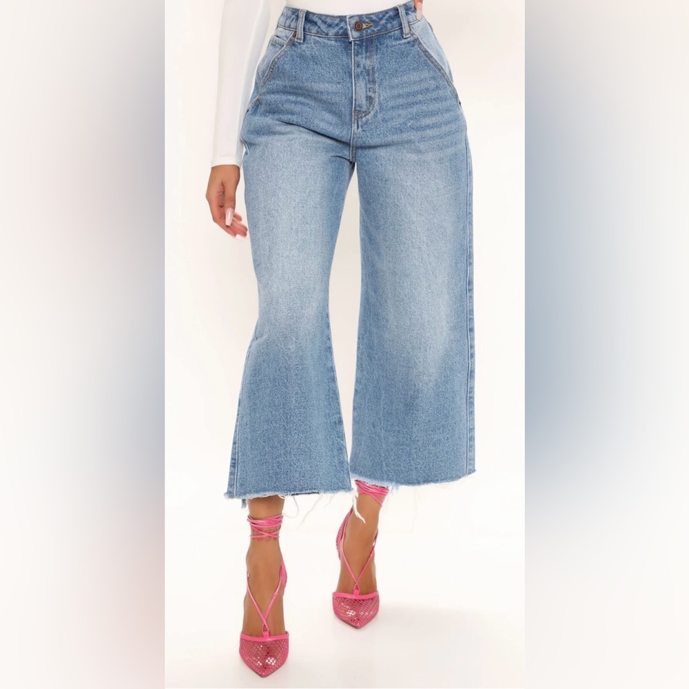 Fashion Nova Cropped Wide-Leg Jeans
